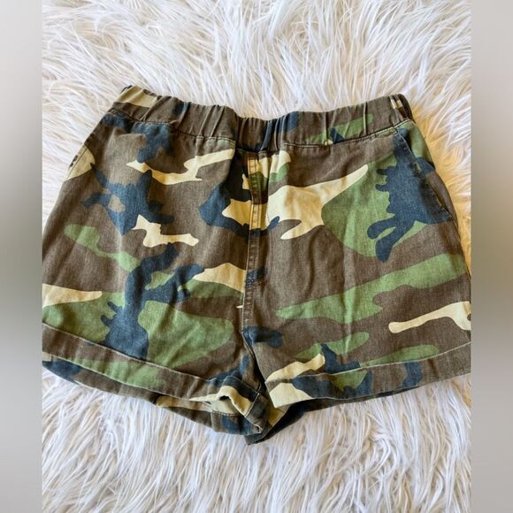 Forever 21 Camo Cargo Khaki Shorts sz M - Picture 1 of 2
